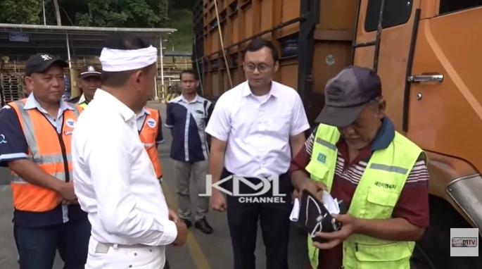 Kdm Saat Sidak Pabrik Aqua Di Subang. (Youtube Kdm)